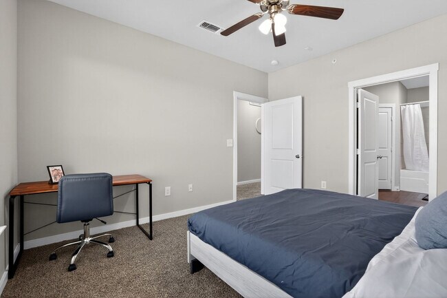 Foto del edificio - 1355 Ranch Pkwy