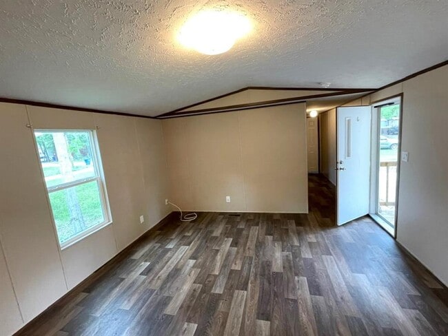 Building Photo - 25216 Twin Oaks Dr