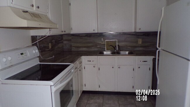 Building Photo - Great Condo located on the Westside of Lawton