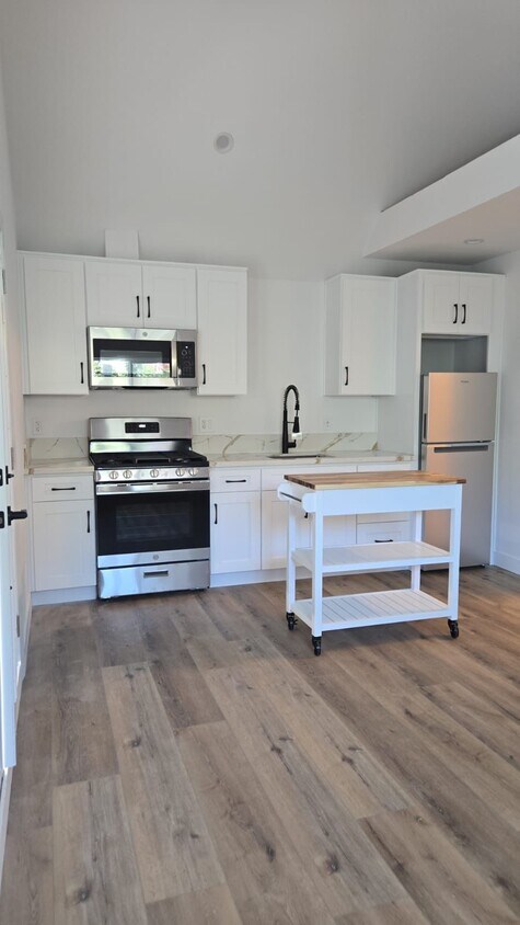 Foto principal - 6678 Colgate Ave