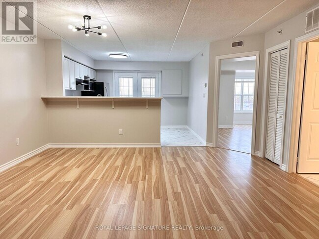 Photo du bâtiment - 1491 Maple Ave