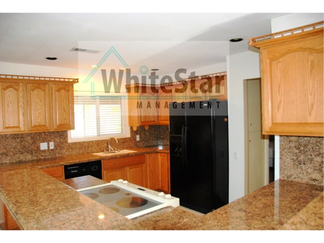 Building Photo - 42605 Kansas St