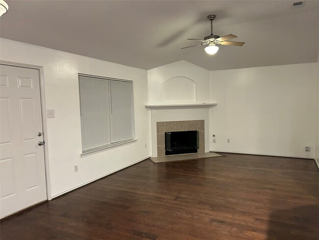 Building Photo - 4702 Buescher Ct