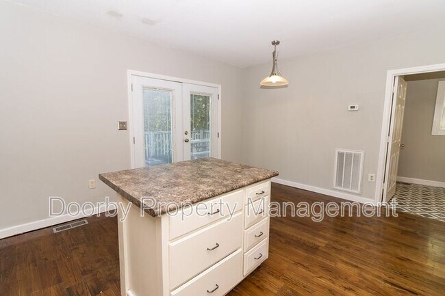 Building Photo - 3498 Crompton St