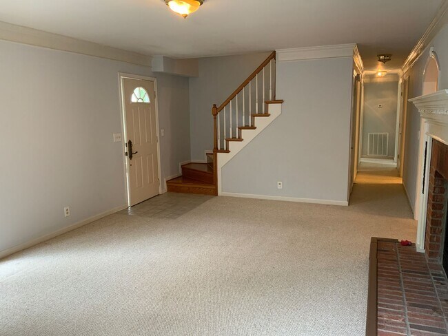 Building Photo - Charming 4 bedroom/3 bath Home in Franklin...