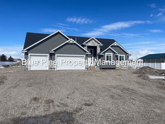 Building Photo - 3811 E 106 N