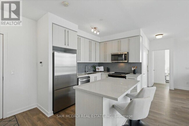 Building Photo - 4655-4655 Glen Erin Dr