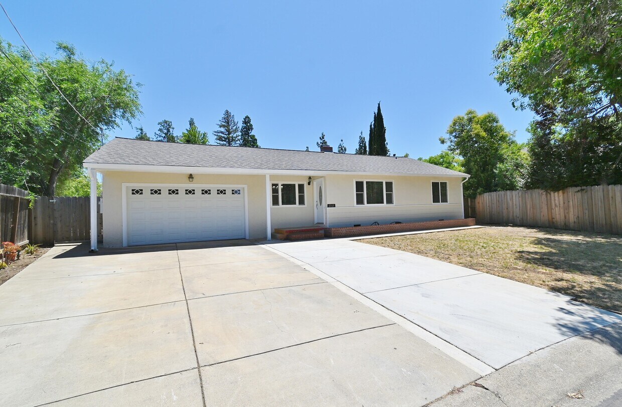 Primary Photo - 4048 Lillian Dr