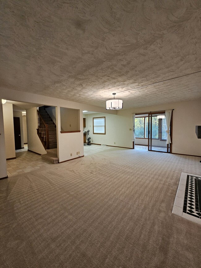 Building Photo - W269S8475 Alpine Dr