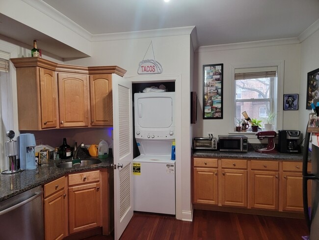 Photo - 7627 N Greenview Ave Apartment