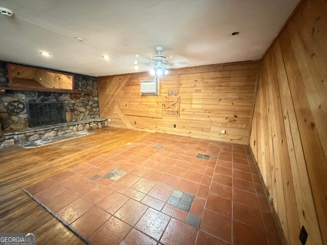 Building Photo - 1054 College Station Rd