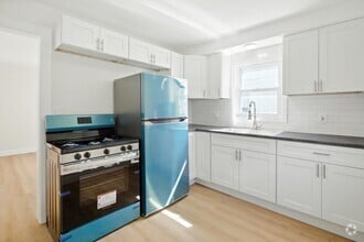 Building Photo - 429 W Bernhard Ave