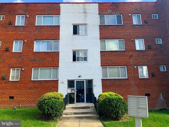 Building Photo - 14 Halley Pl SE