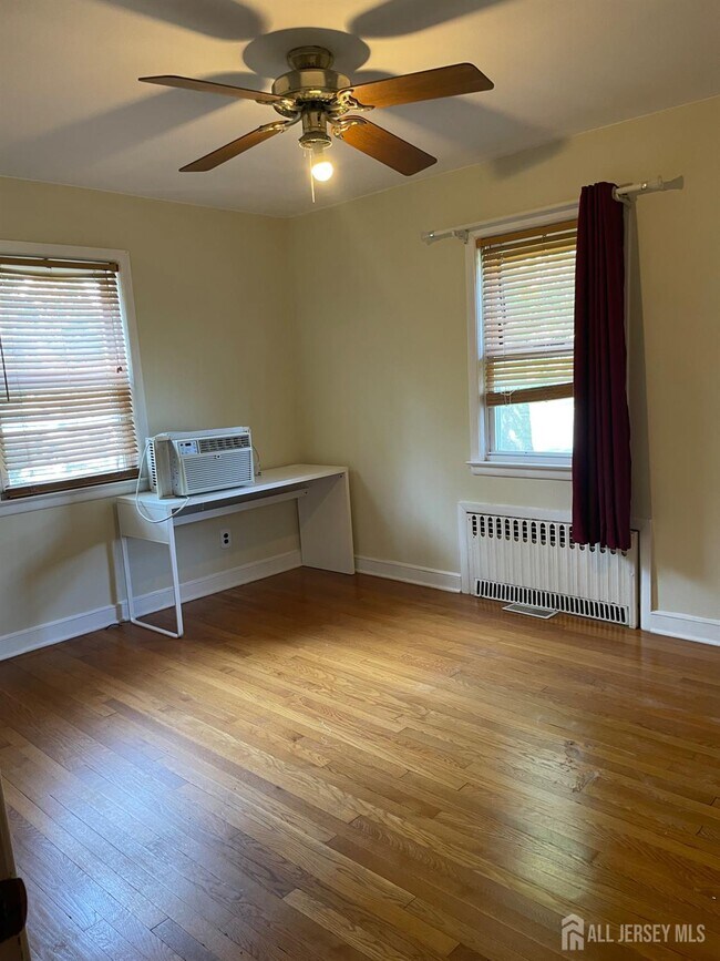 Foto del edificio - 355 Metlars Ln