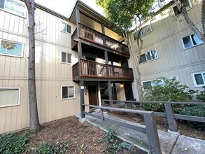 Building Photo - 1060 Oak Grove Rd