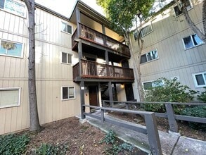 Building Photo - 1060 Oak Grove Rd