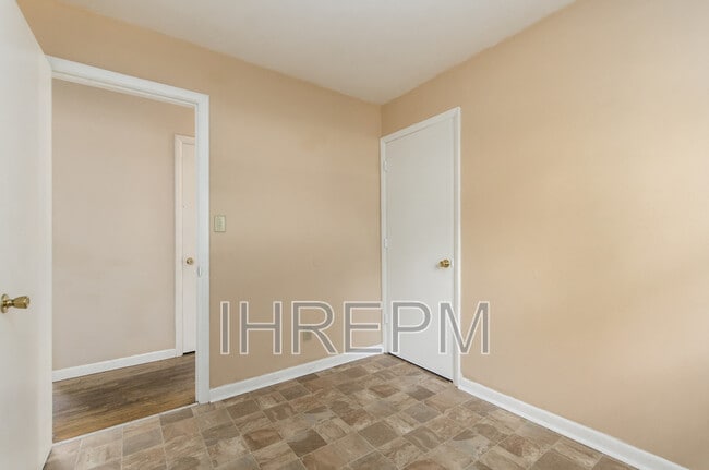 Building Photo - 2063 Belcher Dr