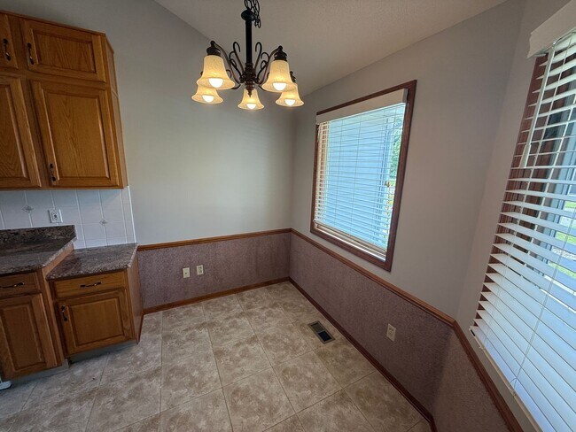 Foto del edificio - 5018 Goldfinch Ln