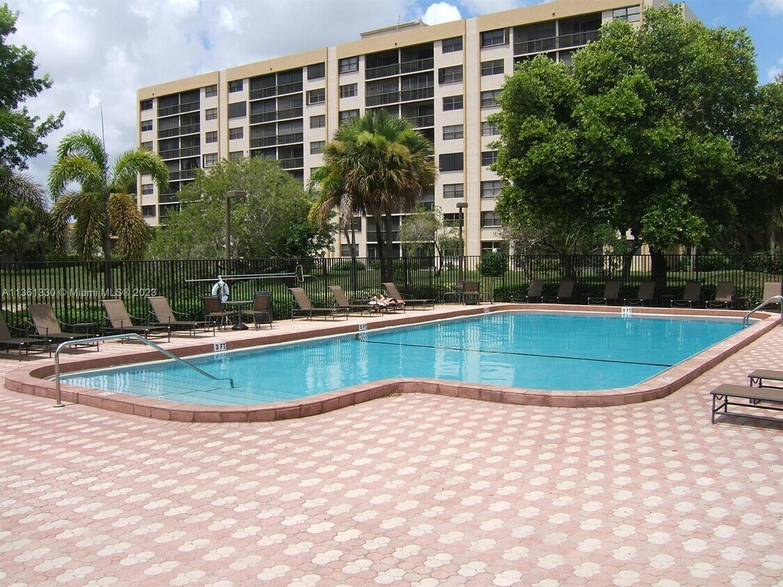 1258 S Military Trail Unit 813, Deerfield Beach, FL 33442 Condo for