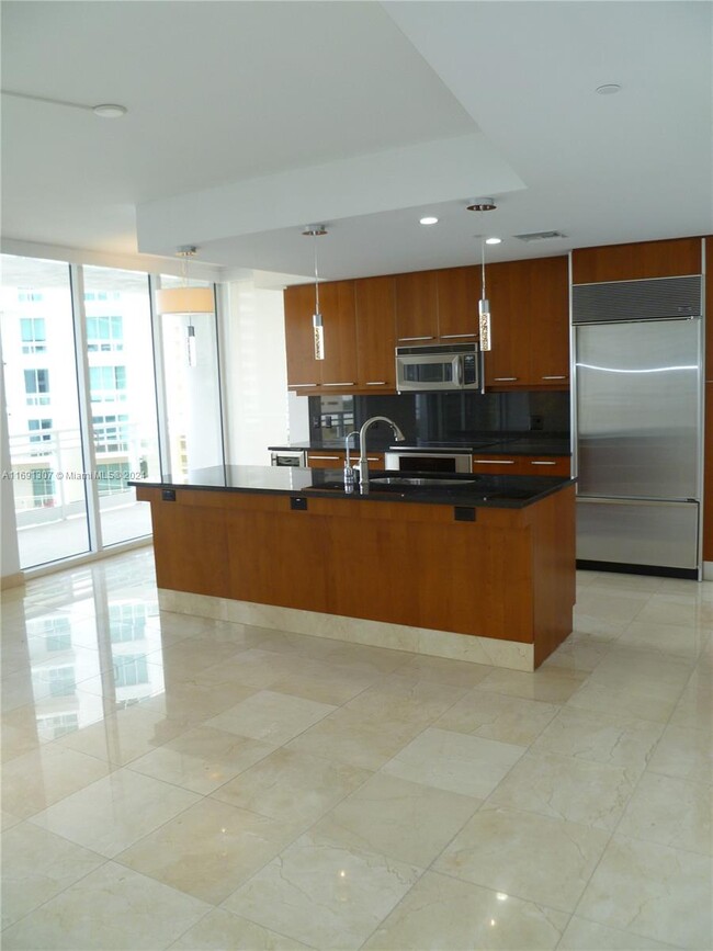 Foto del edificio - 901 Brickell Key Blvd