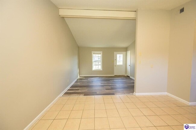 Building Photo - 243 S Airview Dr