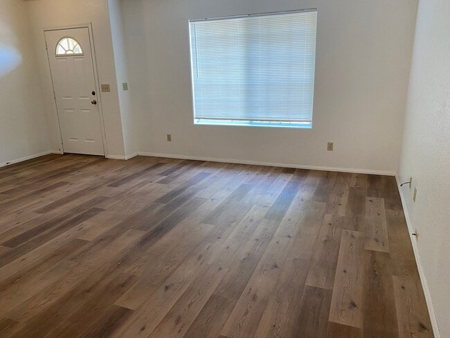 Building Photo - 2 Bedroom 2 Bathroom