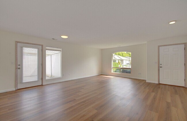 Foto del edificio - Beautiful Updated 2BR/2BA in 55+ Fisher Landing Community – Available Now!