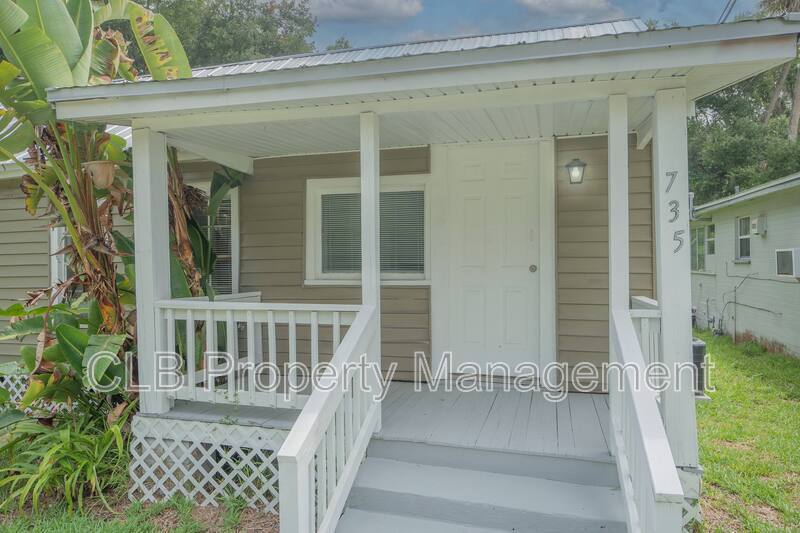 Photo - 735 Marion St