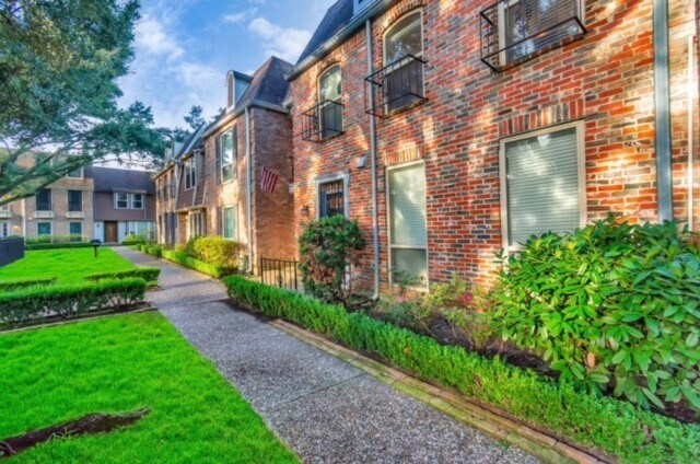 Foto del edificio - 530 N Post Oak Ln