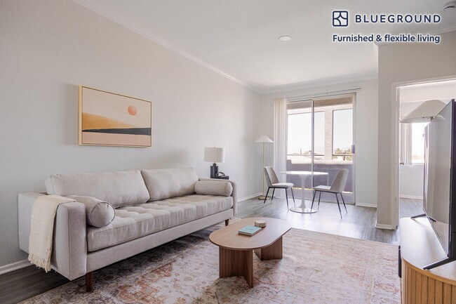 Foto del edificio - 14900 Moorpark St