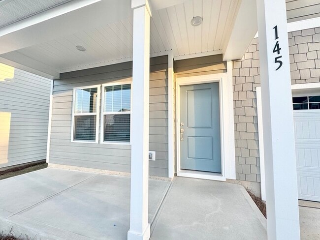 Foto del edificio - Three bedroom 2 1/2 bath single-family home in the new Kensington community