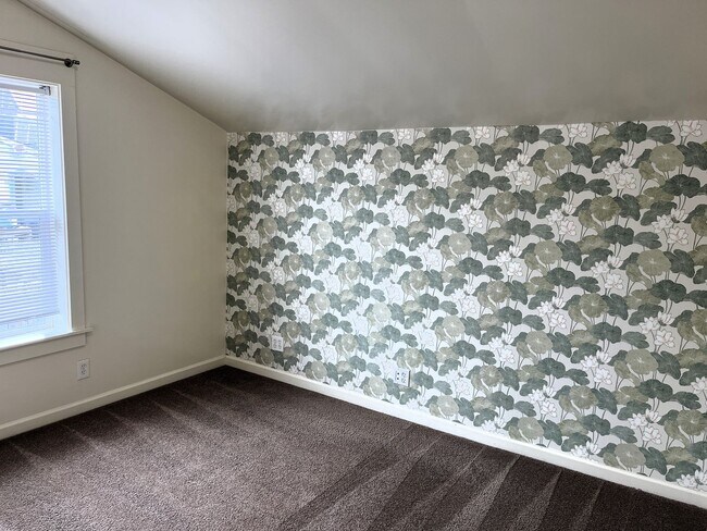 Foto del edificio - Dog Friendly Eureka Home With Fully Fenced...