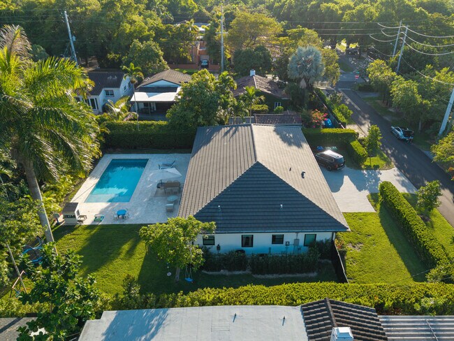 Foto del edificio - 4678 SW 11th St