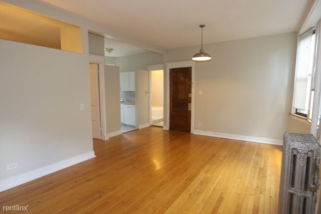 Building Photo - 810 W Newport Ave
