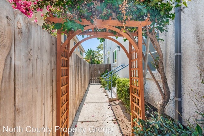 Building Photo - 1323 Pacific Beach Dr