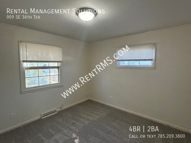 Building Photo - 909 SE 36th Terrace