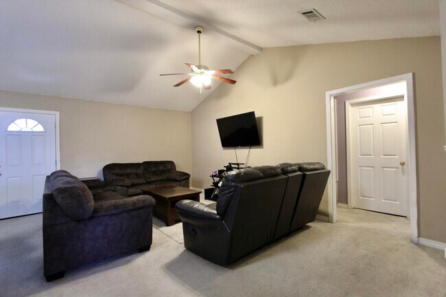 Foto del edificio - 220 Tiffot Ct