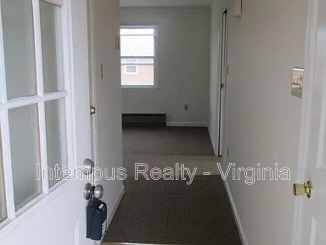 Foto del edificio - 11591 James Madison St