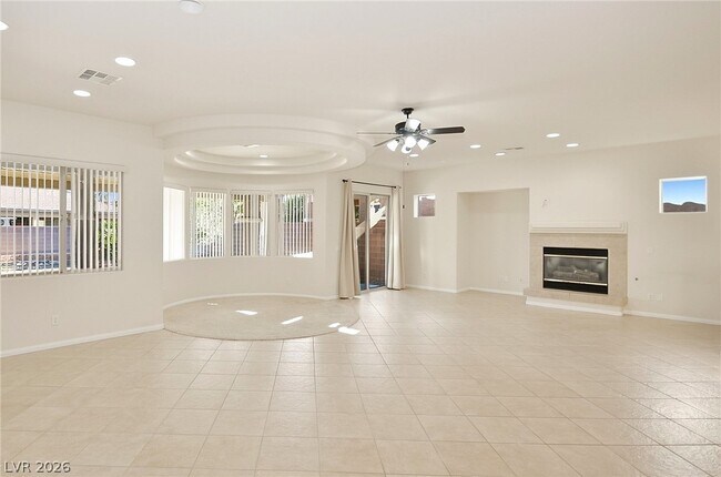 Foto del edificio - 5707 Golden Leaf Ave