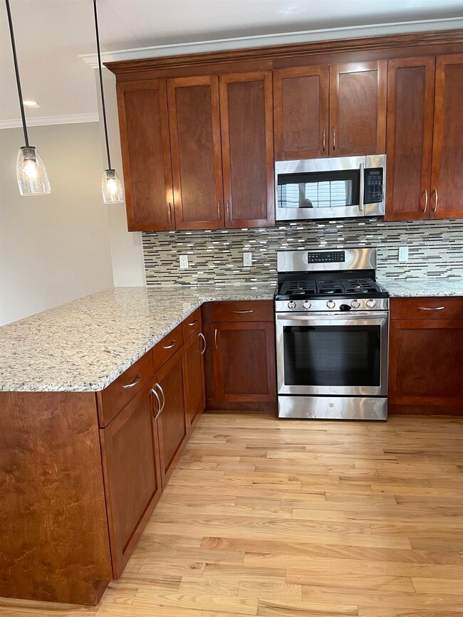 Building Photo - 734 COUNTY Ave