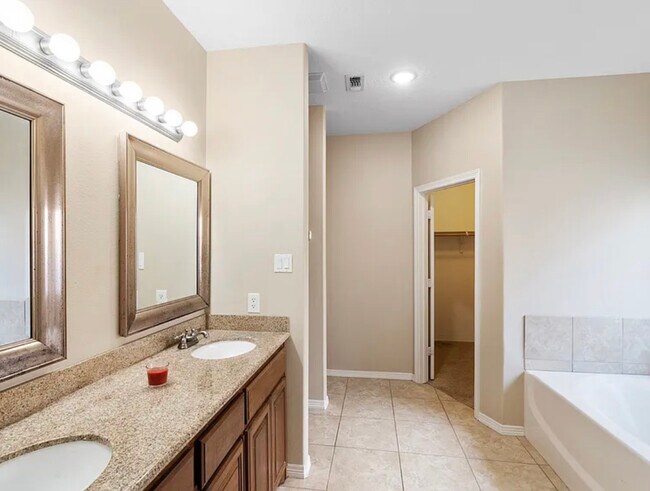 Building Photo - 111 Harbour Town Cir
