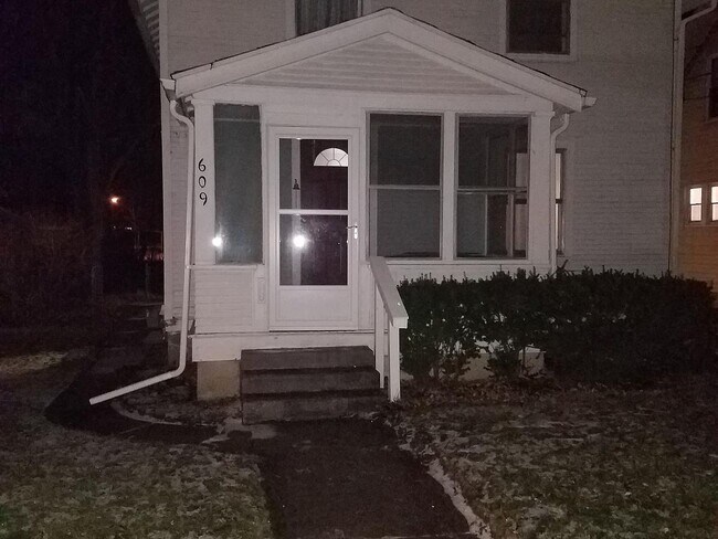 Building Photo - 609 Linden Ave