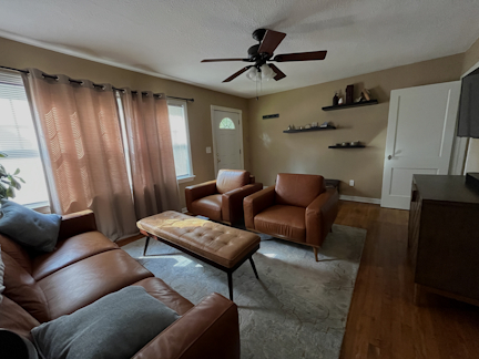 Living room, unit rents unfurnished - 1423 Grape St