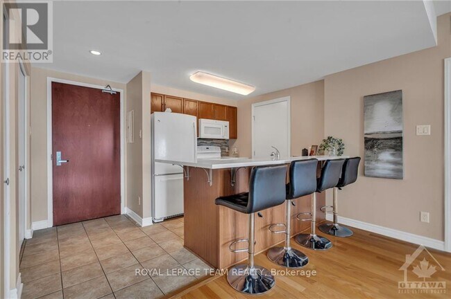 Photo du bâtiment - 1701-200-1200 Rideau St