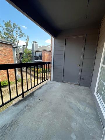 Building Photo - 18333 Roehampton Dr