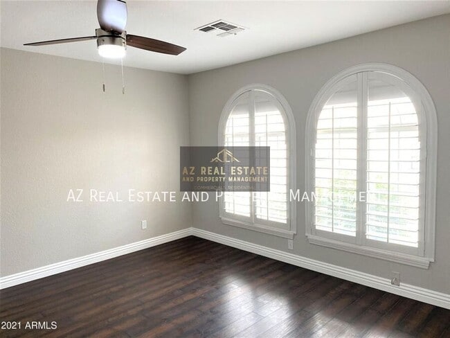 Building Photo - 680 S Pineview Dr