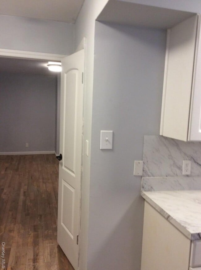 Building Photo - 44 S Bleeker St