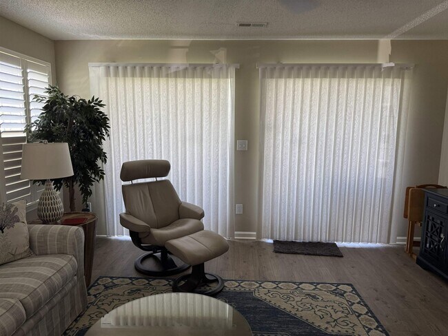 Foto del edificio - 643 Woodmoor Dr