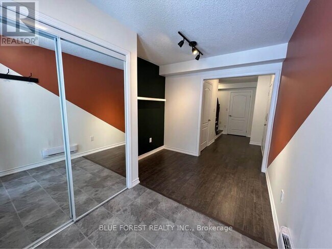 Building Photo - 1537 Husband Pl