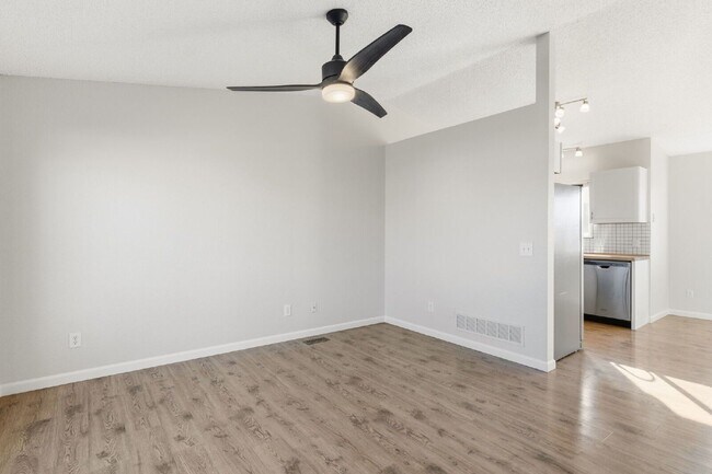 Foto del edificio - 926 Daffodil St